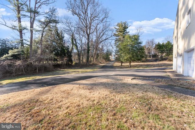 901 WALKER RD, Great Falls, VA 22066