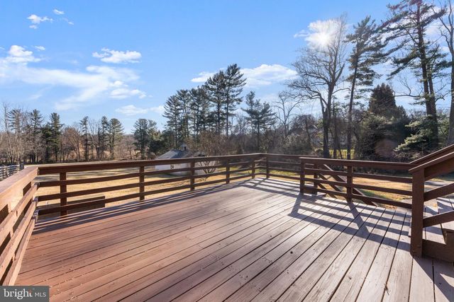 901 WALKER RD, Great Falls, VA 22066