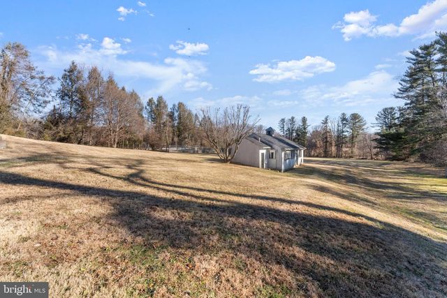 901 WALKER RD, Great Falls, VA 22066