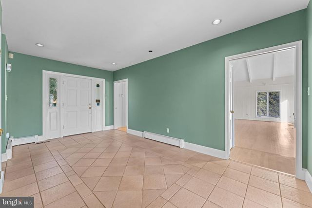 901 WALKER RD, Great Falls, VA 22066