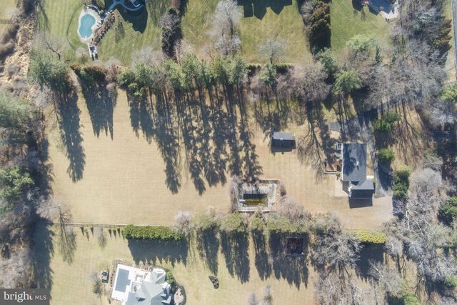 901 WALKER RD, Great Falls, VA 22066