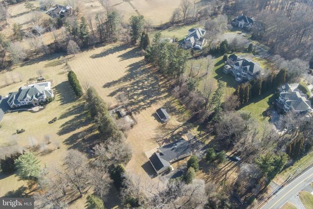 901 WALKER RD, Great Falls, VA 22066