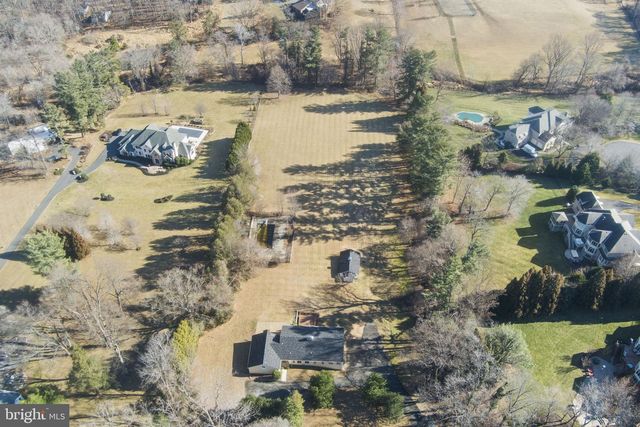 901 WALKER RD, Great Falls, VA 22066