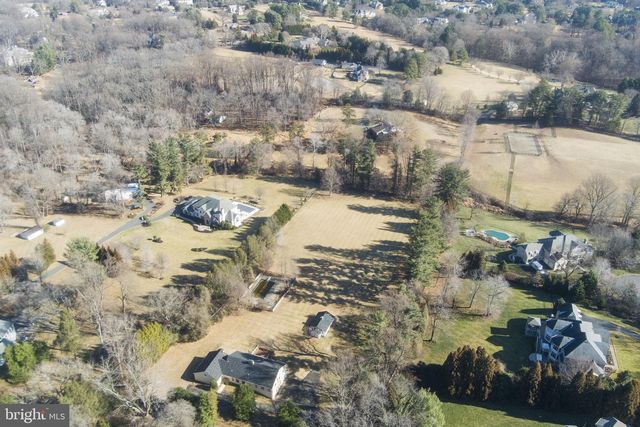 901 WALKER RD, Great Falls, VA 22066