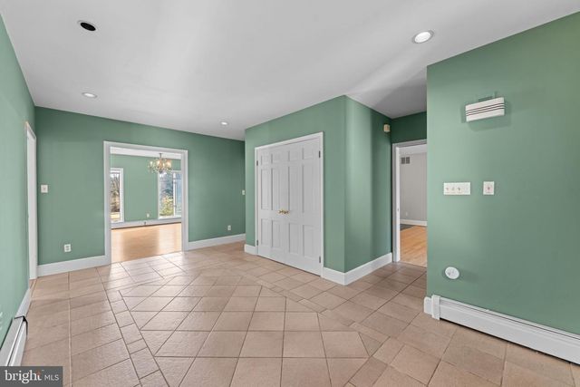 901 WALKER RD, Great Falls, VA 22066