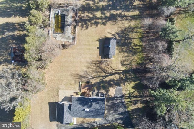 901 WALKER RD, Great Falls, VA 22066