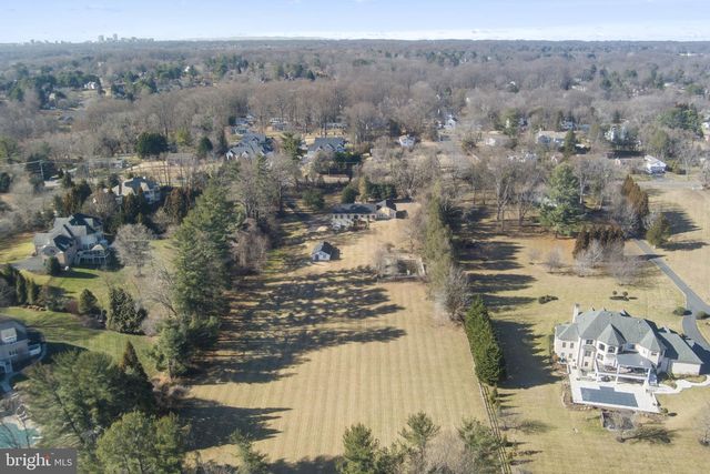 901 WALKER RD, Great Falls, VA 22066