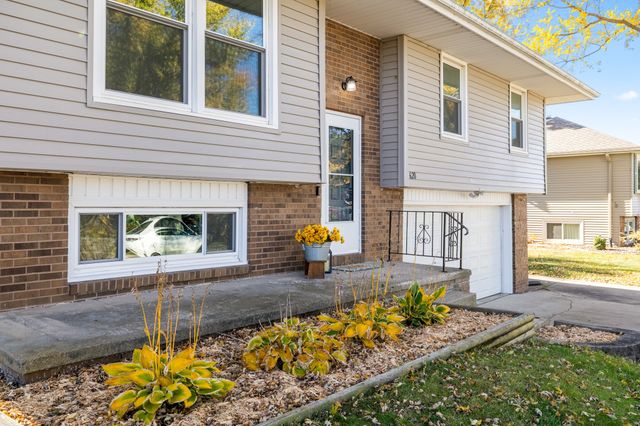 620 Parkview Lane, Carlisle, IA 50047