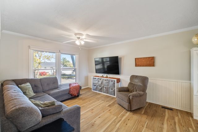 620 Parkview Lane, Carlisle, IA 50047