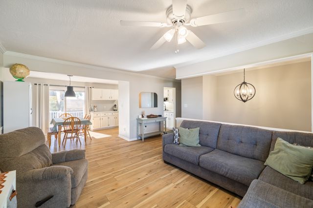 620 Parkview Lane, Carlisle, IA 50047