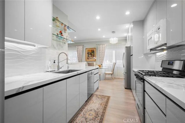 14607 Erwin 107, Van Nuys, CA 91411