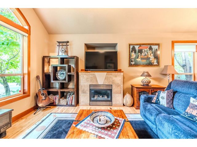 703 Se ANDERSON Ln, Gresham, OR 97080