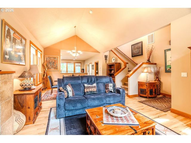 703 Se ANDERSON Ln, Gresham, OR 97080