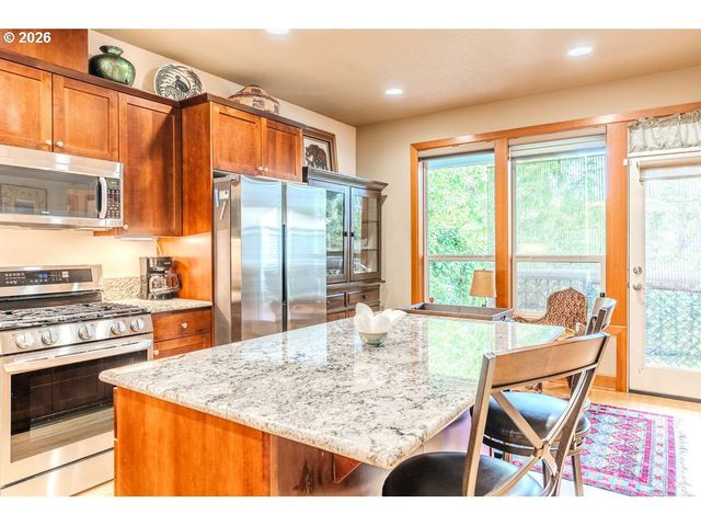 703 Se ANDERSON Ln, Gresham, OR 97080