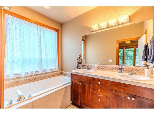 703 Se ANDERSON Ln, Gresham, OR 97080