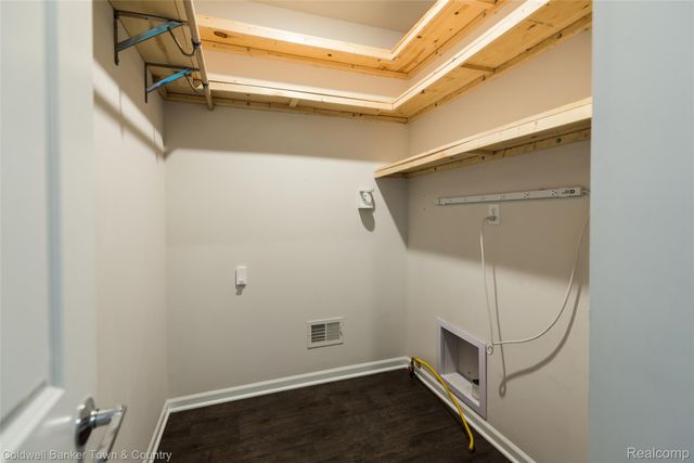 8126 Carston Lane, Green Oak Township, MI 48116