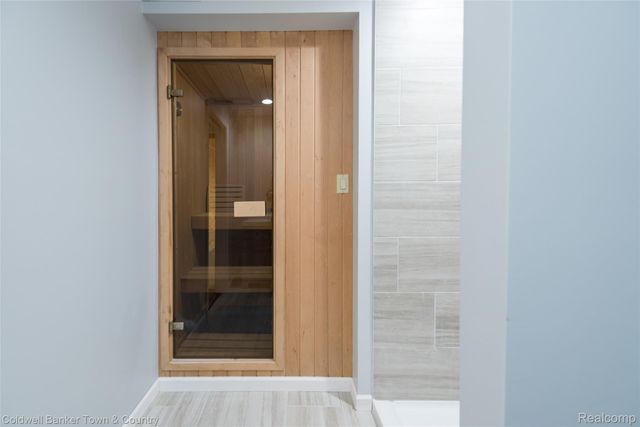 8126 Carston Lane, Green Oak Township, MI 48116