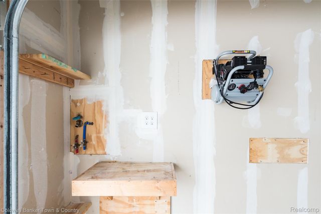 8126 Carston Lane, Green Oak Township, MI 48116