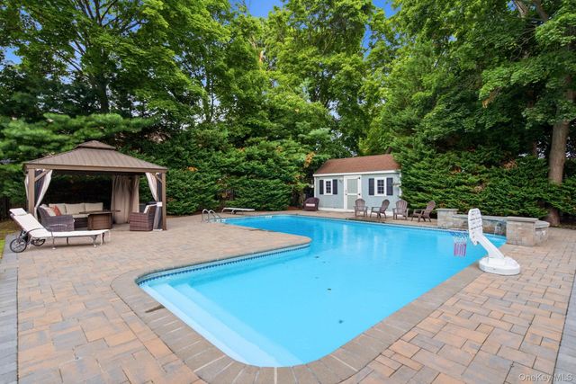 4 Patricks Way, Saint James, NY 11780