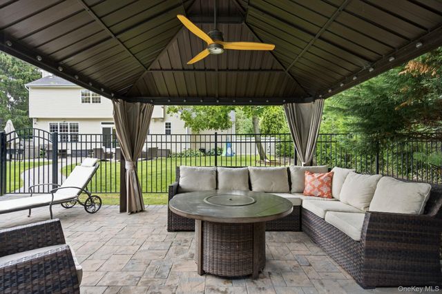 4 Patricks Way, Saint James, NY 11780