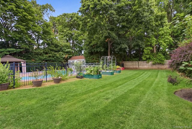 4 Patricks Way, Saint James, NY 11780
