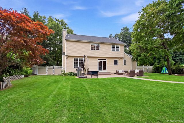 4 Patricks Way, Saint James, NY 11780