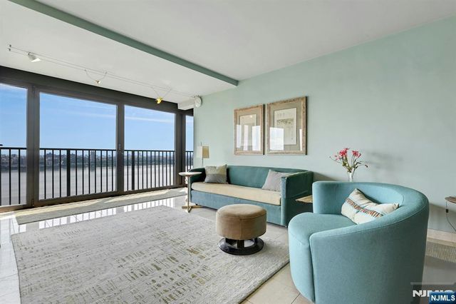 3 Horizon Road 1033, Fort Lee, NJ 07024