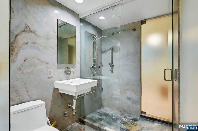 3 Horizon Road 1033, Fort Lee, NJ 07024