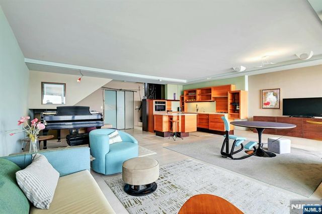 3 Horizon Road 1033, Fort Lee, NJ 07024