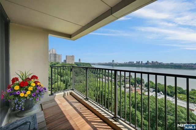 3 Horizon Road 1033, Fort Lee, NJ 07024