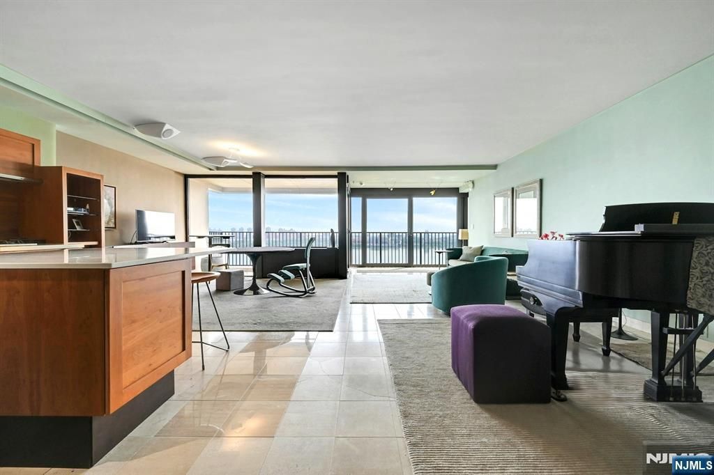 3 Horizon Road 1033, Fort Lee, NJ 07024