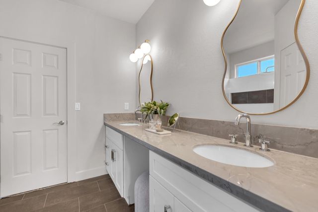 2423 S Sabre Avenue, Fresno, CA 93727