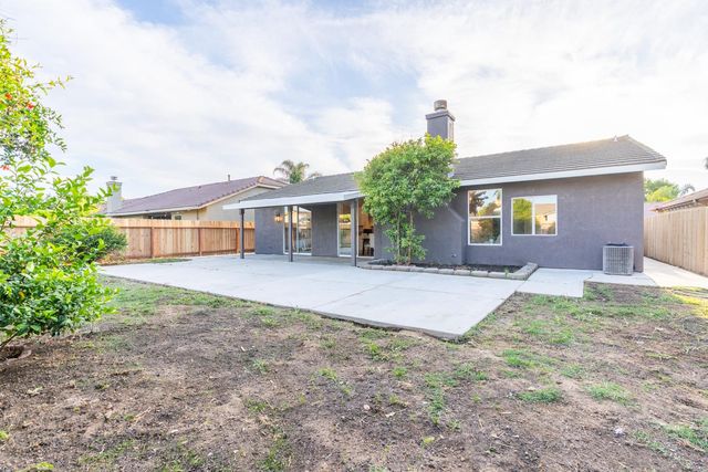 2423 S Sabre Avenue, Fresno, CA 93727