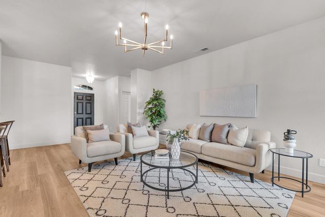 2423 S Sabre Avenue, Fresno, CA 93727