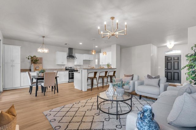 2423 S Sabre Avenue, Fresno, CA 93727