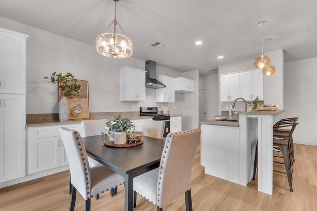 2423 S Sabre Avenue, Fresno, CA 93727