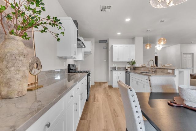 2423 S Sabre Avenue, Fresno, CA 93727