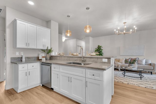 2423 S Sabre Avenue, Fresno, CA 93727