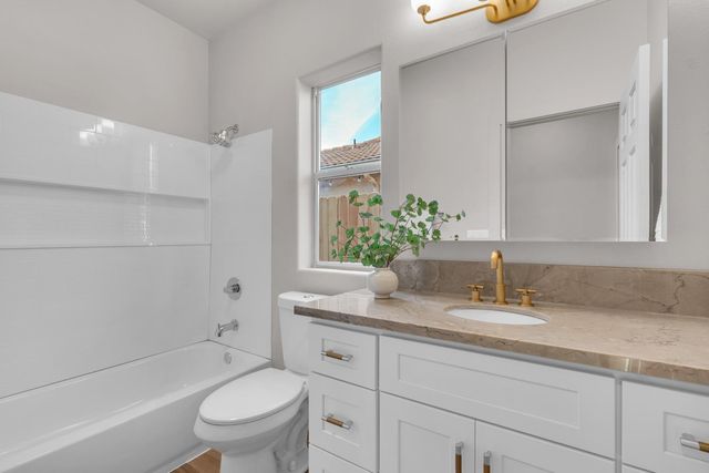 2423 S Sabre Avenue, Fresno, CA 93727