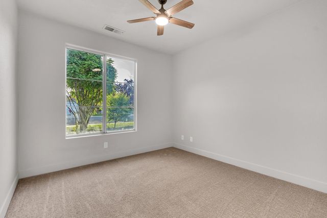 2423 S Sabre Avenue, Fresno, CA 93727