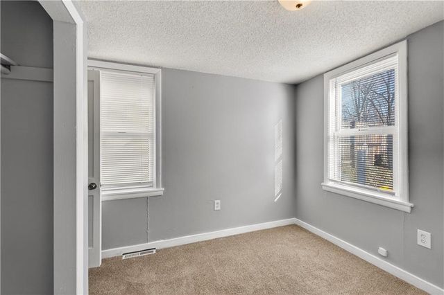 429 NE 42nd Street, Kansas City, MO 64116