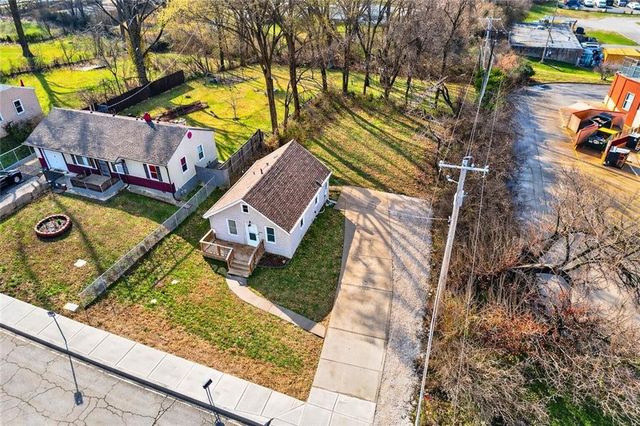 429 NE 42nd Street, Kansas City, MO 64116