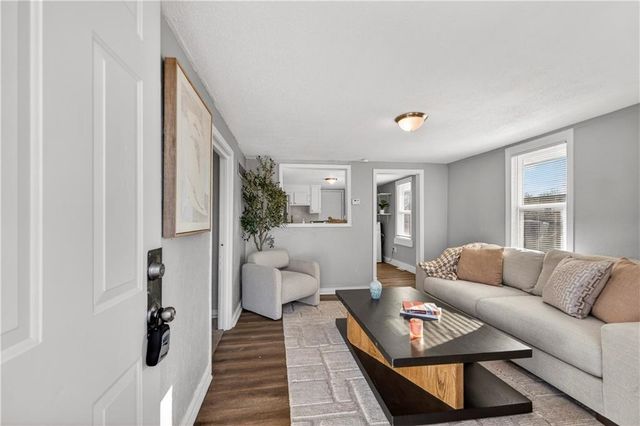 429 NE 42nd Street, Kansas City, MO 64116