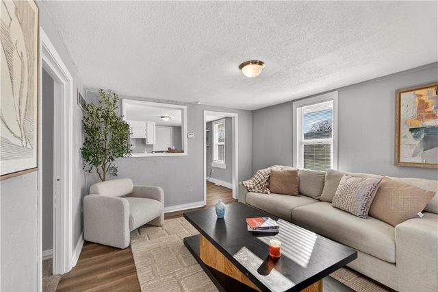 429 NE 42nd Street, Kansas City, MO 64116