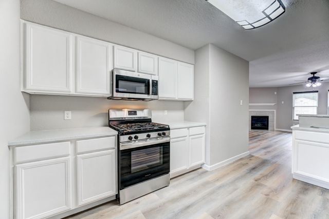 8038 Narrow Brook Way, Houston, TX 77016