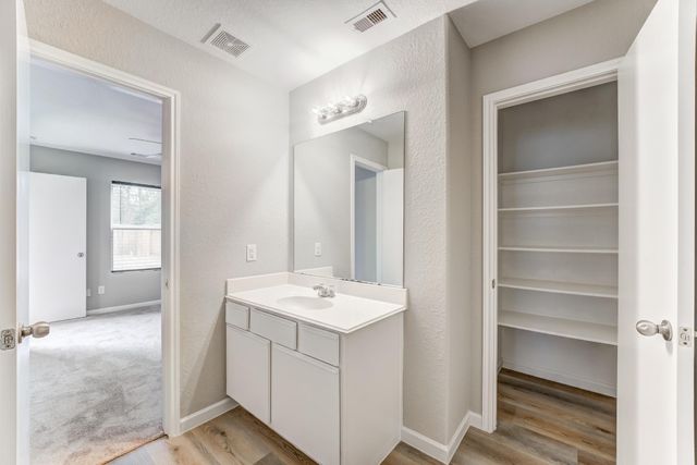 8038 Narrow Brook Way, Houston, TX 77016