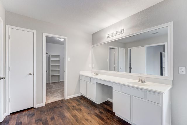 8038 Narrow Brook Way, Houston, TX 77016