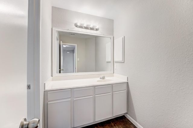 8038 Narrow Brook Way, Houston, TX 77016