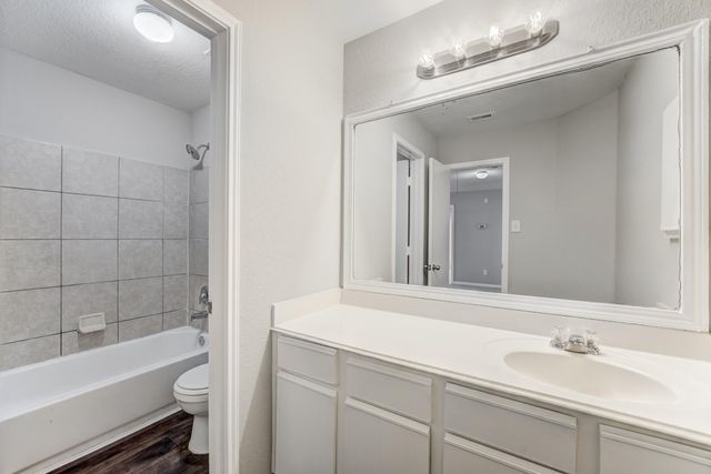 8038 Narrow Brook Way, Houston, TX 77016