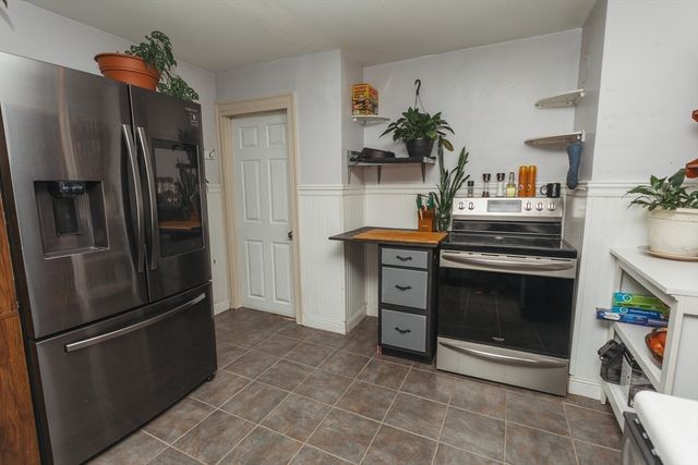 25 Barton Rd, Greenfield, MA 01301